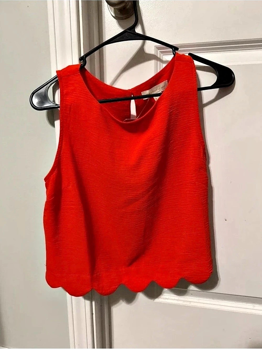 Monteau Sleeveless Scalloped Tank Top in Red Size Small NWT